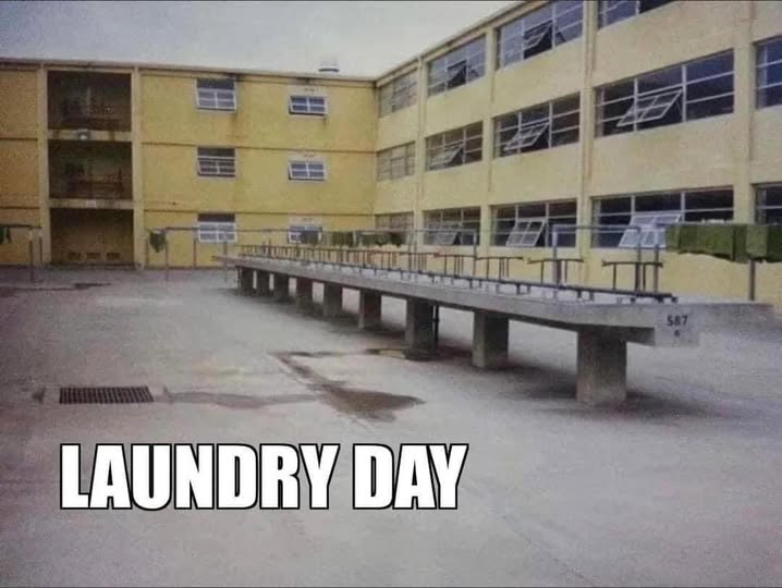 How do you turn it on, I don't see different wash cycles.😂