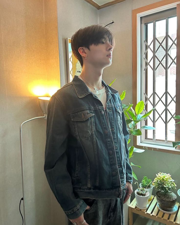 leadffer's tweet image. La vie n’est pas parfaite, mais elle brille. Dans les erreurs, dans les éclats de rire. Tout a une lumière, même les chutes.