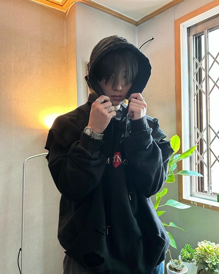 leadffer's tweet image. Un café chaud, une chanson douce, un regard vrai. Parfois, le bonheur n’a besoin de rien de grand. Juste d’exister.