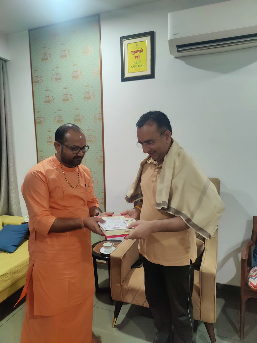drshivchandra89's tweet photo. आदरणीय संगठन महामंत्री दिल्ली प्रदेश श्री पवन राणा जी को पट्टाभिषेक समारोह में आमंत्रित किया
@PavanRanaRSS https://t.co/Xpn107fv5A