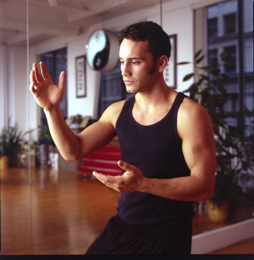 DivineManhood's tweet photo. This guy cracked the code to learning.

At 9 — U.S. Chess Champion
At 16 — Chess International Master
At 20 — U.S. Martial Arts Champion
At 27 — Tai-Chi World Champion (2x)

Now, NBA stars &amp; Fortune 500 CEOs pay millions for his advice.

His top 7 lessons to learn anything FAST: https://t.co/1GLPZwRJxq