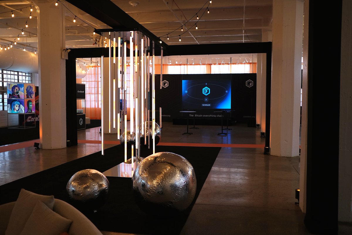 O2Eventworks's tweet image. Scenes from a recent crypto conference at Industry City—multiple #LEDWalls (including a curved one around a mechanical bull), custom column wraps, tons of TVs, lighting, and a suspended tube light sculpture with mirrored top + bottom that stole the show. 
#EventDesign #AV