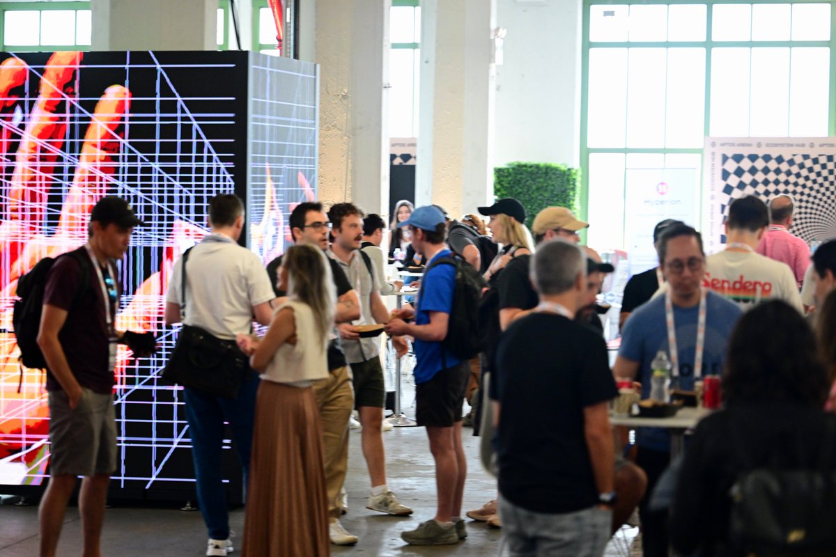 O2Eventworks's tweet image. Scenes from a recent crypto conference at Industry City—multiple #LEDWalls (including a curved one around a mechanical bull), custom column wraps, tons of TVs, lighting, and a suspended tube light sculpture with mirrored top + bottom that stole the show. 
#EventDesign #AV