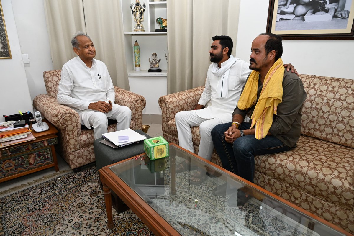 SatveerRajsthan's tweet photo. युवा कांग्रेस नेता भाई चंद्र भान चौधरी नाथद्वारा को जन्मदिन की हार्दिक बधाई एवं अनंत शुभकामनाएँ।
प्रभु श्रीनाथजी से आपके दीर्घायु जीवन एवं उज्ज्वल भविष्य की कामना करता हूँ। #HaapyBirthday https://t.co/KKaVdqkom5