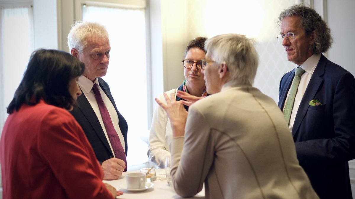BMLEH_Bund's tweet image. Alois Rainer im Austausch mit 🇩🇪 Mitgliedern des @Europarl_DE über zentrale agrarpolitische Anliegen:
➡️ #Bürokratieabbau vorantreiben
➡️ Zukunftsfähige #GAP erhalten
➡️ Wettbewerbsfähigkeit & Handel stärken
Rainer: „Ich freue mich sehr auf konstruktive Zusammenarbeit.“