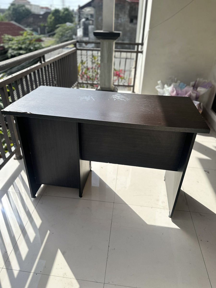 DanielaAryanda's tweet photo. jual Meja kerja/belajar dengan 3 laci
Semua kunci lengkap
Kayu asli
Bekas pemakaian mahasiswi
Dijual karena mau pindah
Lolasi dekat RS Sanglah Denpasar
#kosbali #jualmeja #unud #denpasar #kos https://t.co/UcRoGgrj3v