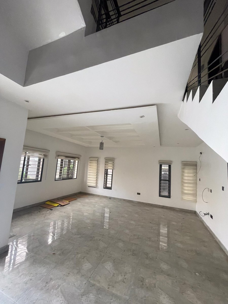 Crayjoe_'s tweet image. 4 BEDROOM TERRACE DUPLEX WITH BQ
LOCATION: IKATE LEKKI
PRICE: N210M
FEATURES:
Spacious rooms
Ample car space
Fitted kitchen
Gated compound
Serene environment
All rooms en-suite
Security lights.
Title: C of O