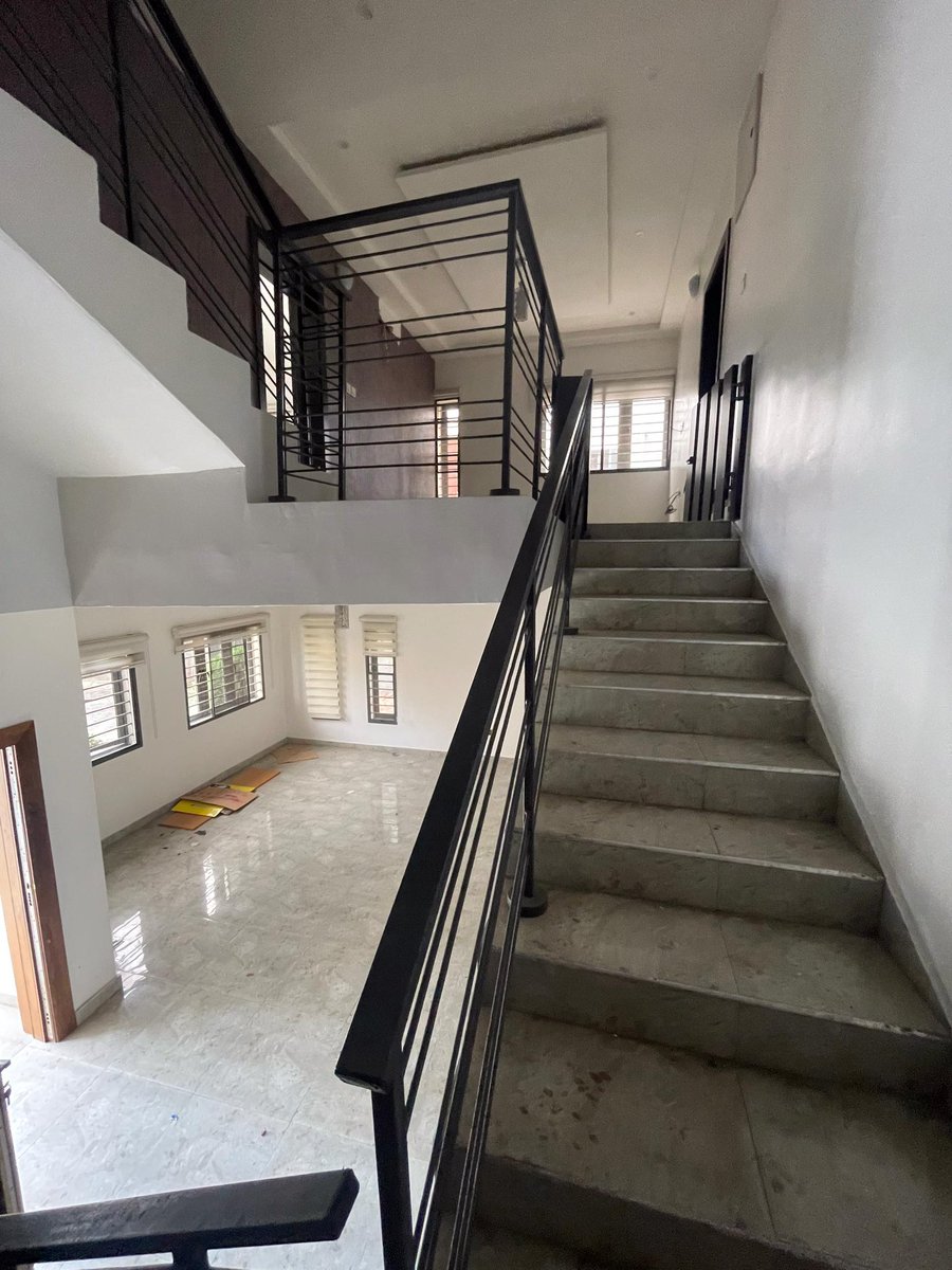 Crayjoe_'s tweet image. 4 BEDROOM TERRACE DUPLEX WITH BQ
LOCATION: IKATE LEKKI
PRICE: N210M
FEATURES:
Spacious rooms
Ample car space
Fitted kitchen
Gated compound
Serene environment
All rooms en-suite
Security lights.
Title: C of O