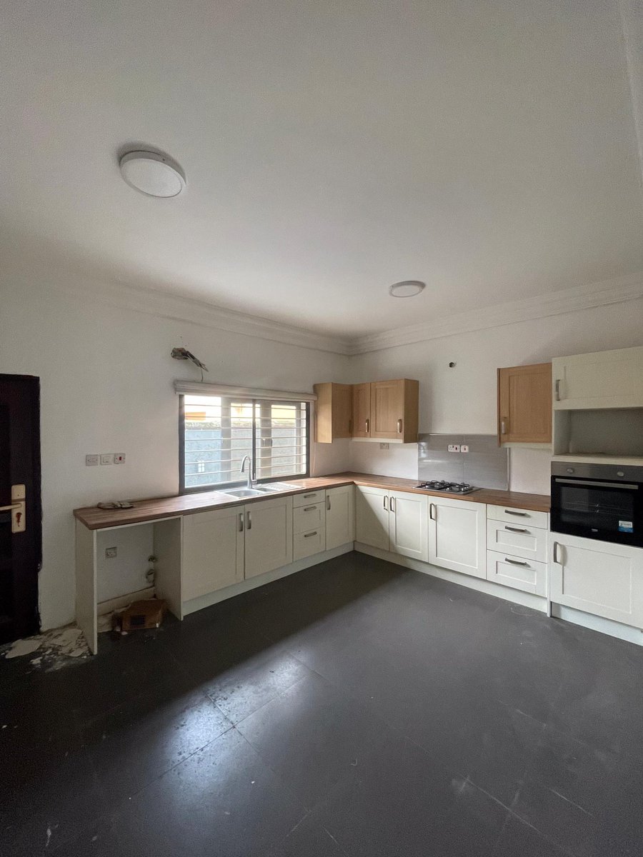 Crayjoe_'s tweet image. 4 BEDROOM TERRACE DUPLEX WITH BQ
LOCATION: IKATE LEKKI
PRICE: N210M
FEATURES:
Spacious rooms
Ample car space
Fitted kitchen
Gated compound
Serene environment
All rooms en-suite
Security lights.
Title: C of O
