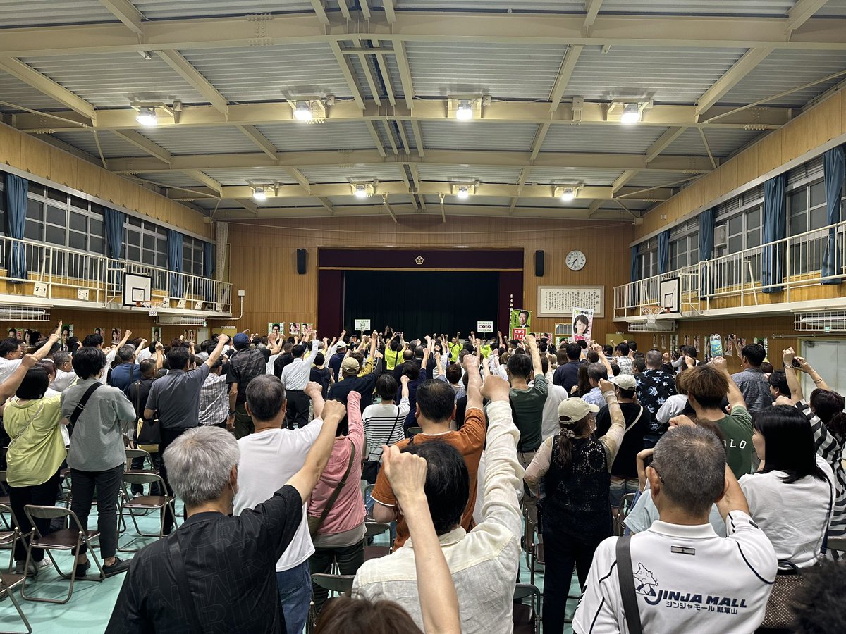 nishidakaoru's tweet image. 本日の朝は遺族会の皆さんと忠魂碑の清掃と参拝に。毎月の恒例行事です。皆さん参議院選挙にも強いご関心をお寄せいただいていました。また昨夜、お会いしたことはないですが、九州にお住まいの方からメールをいただきました。衆議院外務委員会での外務政務官に対して靖国に関する私の質問の動画を観ら…