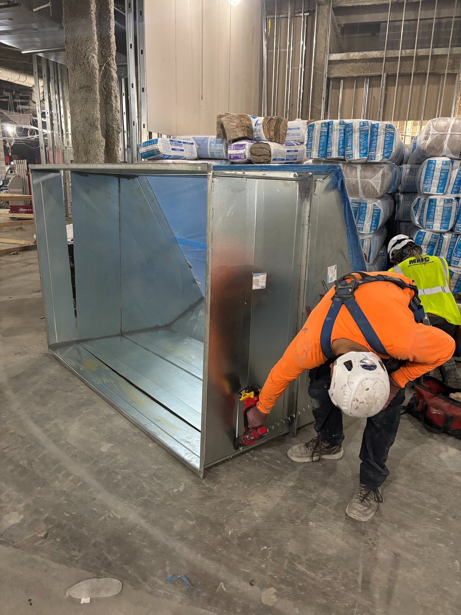 ZacharyLeonsis's tweet image. Construction at Capital One Arena is in full swing. 🚧✨
From infrastructure upgrades to expanded square footage and redesigned fan areas, every detail is focused on delivering an unforgettable experience for the community @MSE serves.
@CapitalOneArena has long been an anchor…