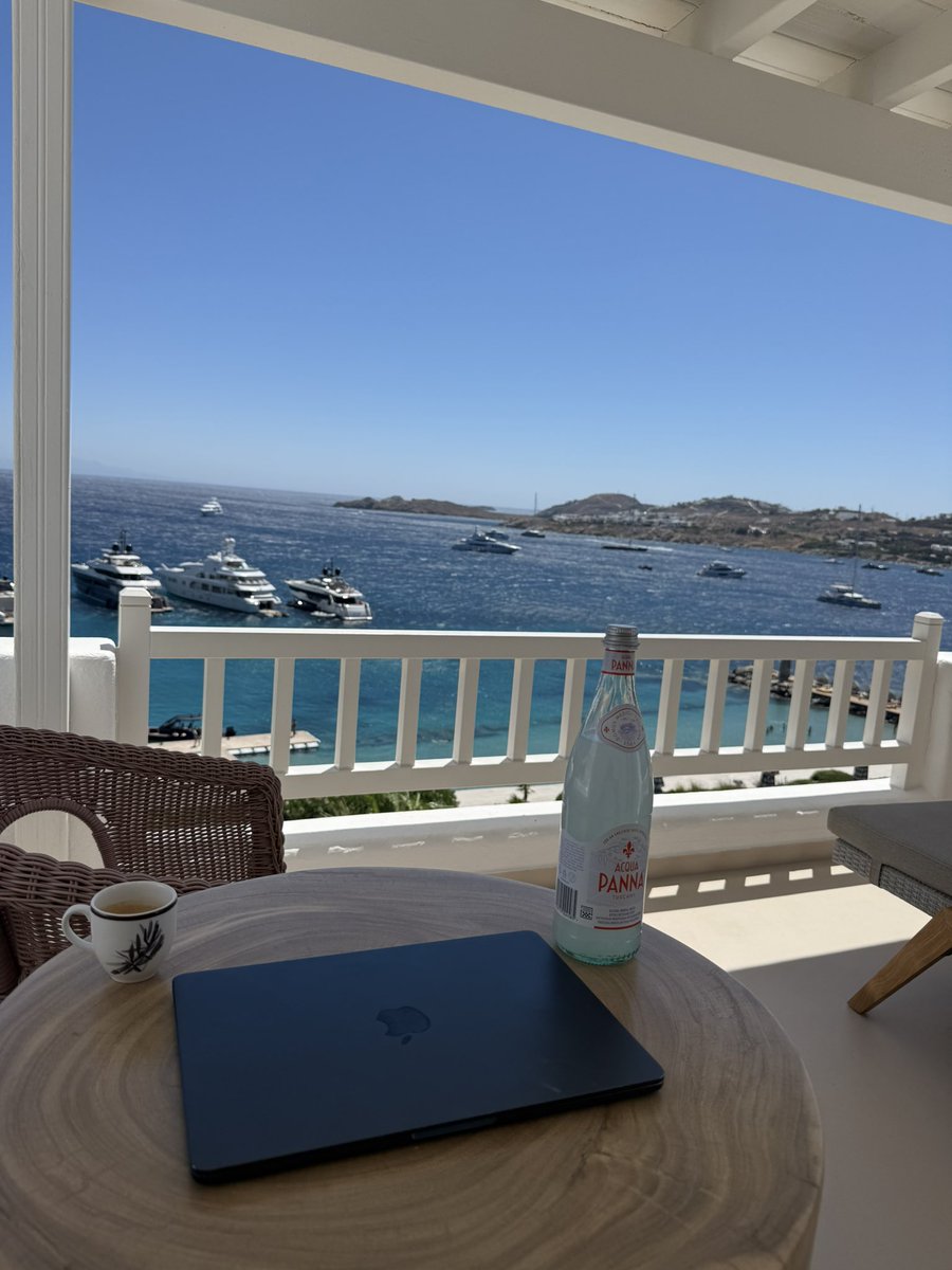 KtHUSTLES's tweet image. Mykonos 📍