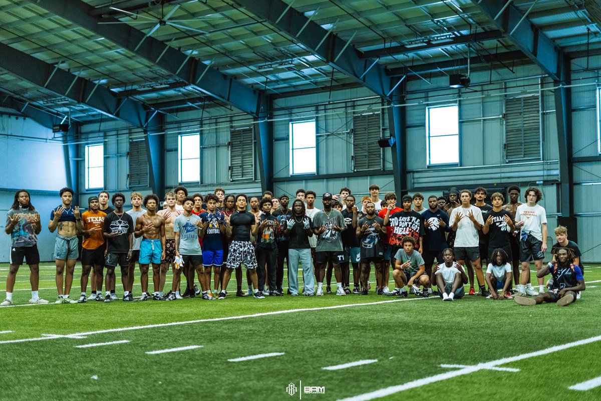 BamPerformance's tweet image. Groups for the week:
Tuesday : Austin : 3p
Wednesday : San Antonio : 630p
Thursday : Austin : 3p
.
.
If You Knew Better You’d Move Better , it’s stamped 🖊️
.
.
Touch Money
.
.
DM to confirm spots and get locations