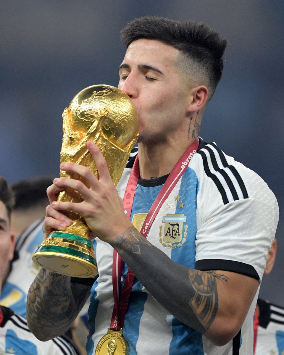 ENZO JEREMÍAS FERNÁNDEZ 🇦🇷 🔵

CAMPEÓN DEL MUNDO 🏆