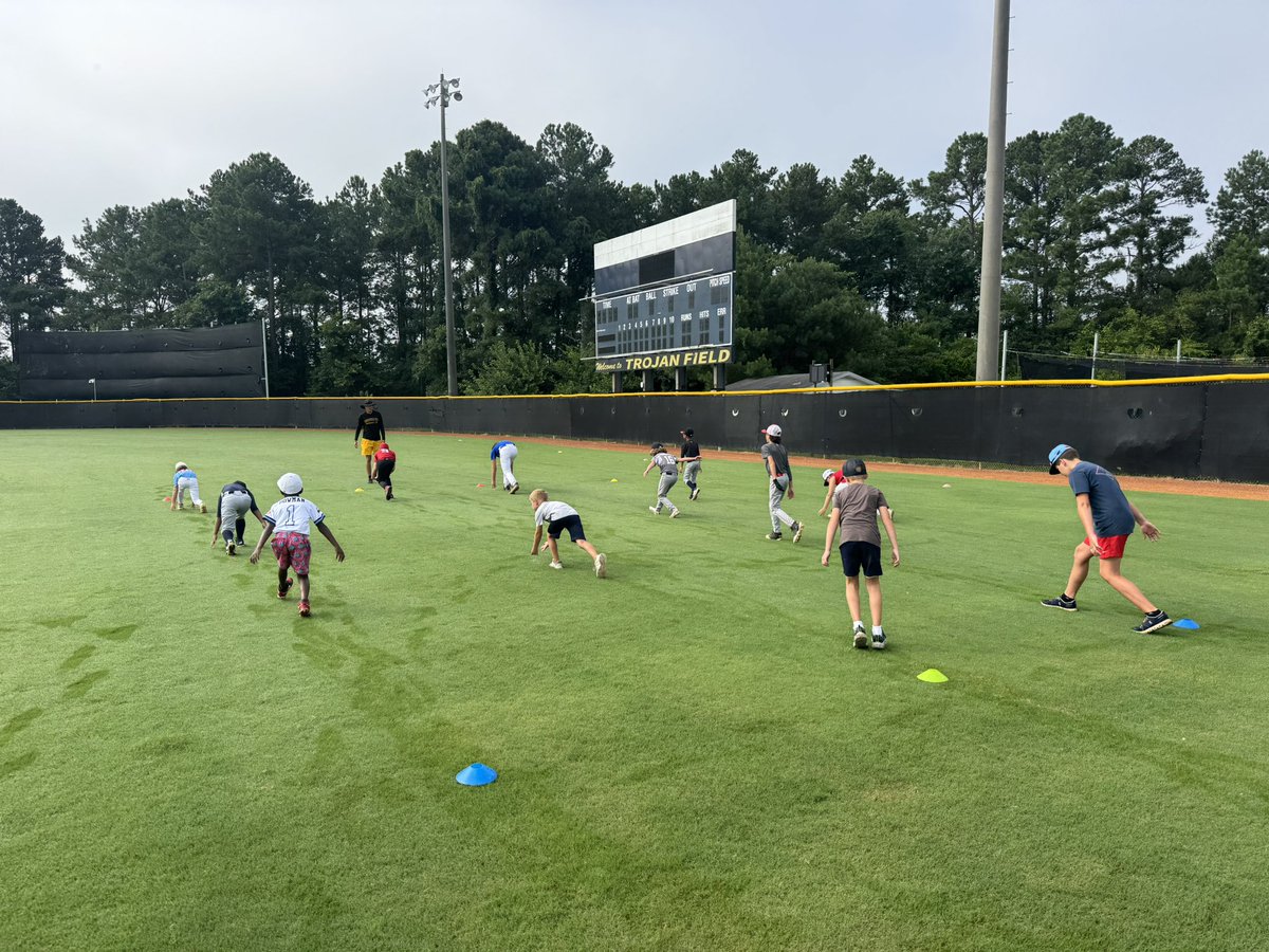 Day ☝🏼 of kids camp is underway! Fun week of baseball ahead!