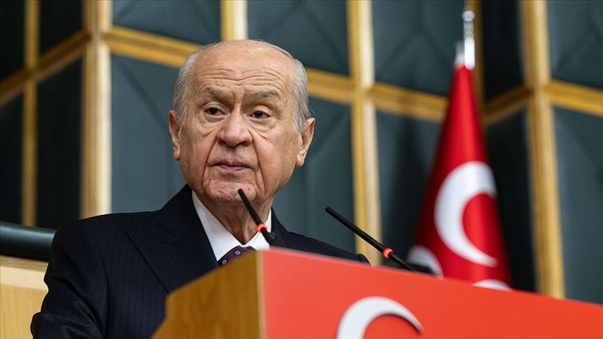 MHP Genel Başkanı Devlet Bahçeli:

“Elbette ve kesinlikle 15 Temmuz unutulmamalıdır. Gelecek nesiller 15 Temmuz benzeri yıkım ve ihanetlere maruz kalmamak için her zaman tetikte, teyakkuzda ve tek yürek halinde duruş sergilemelidir.”

Zaferin Adı Türkiye