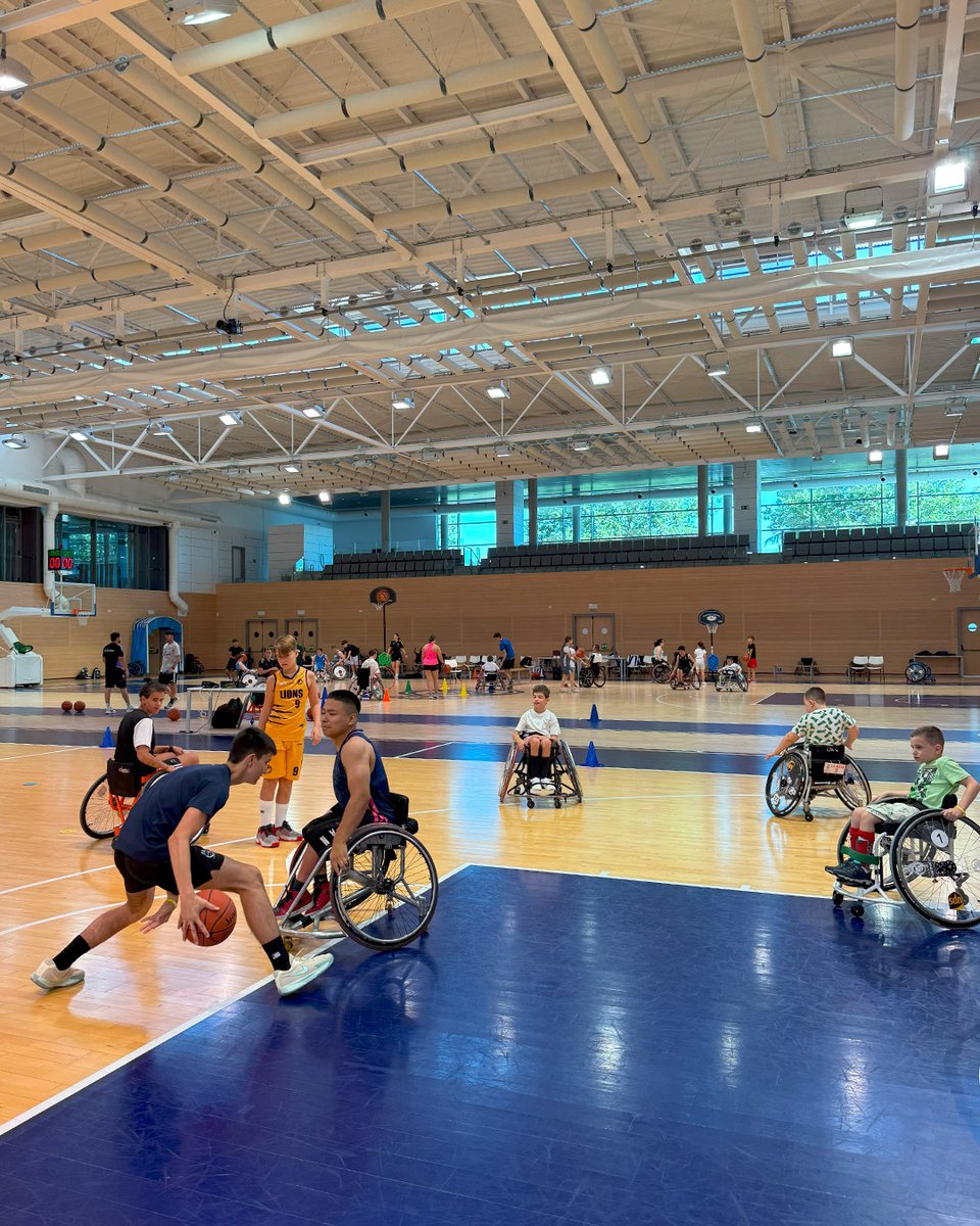 Fun_Realmadrid's tweet image. 🏀 ¡Nuestro Campus Inclusivo ya está en marcha!
♿️ El sábado despegó la decimosexta edición, donde 40 jugadores a pie y en silla de ruedas comparten pista, diversión y afición por el baloncesto.
💪¡Seguimos recorriendo el mundo del baloncesto juntos!
#FundaciónRM | @F_Sanitas