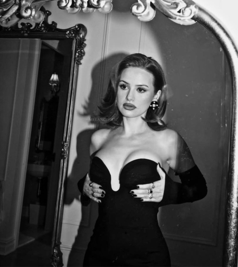 𝐂𝐇𝐀𝐏𝐓𝐄𝐑 𝐓𝐖𝐎: 𝑻𝑬𝑵𝑫𝑬𝑹 𝑰𝑺 𝑻𝑯𝑬 𝑪𝑨𝑮𝑬 

tumblr.com/damnedmidnight…