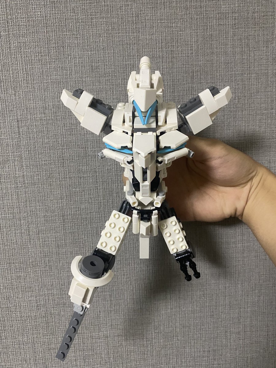 今作ってるやつ
珍しく灰色がメインじゃない作品です

#LEGO #レゴロボ