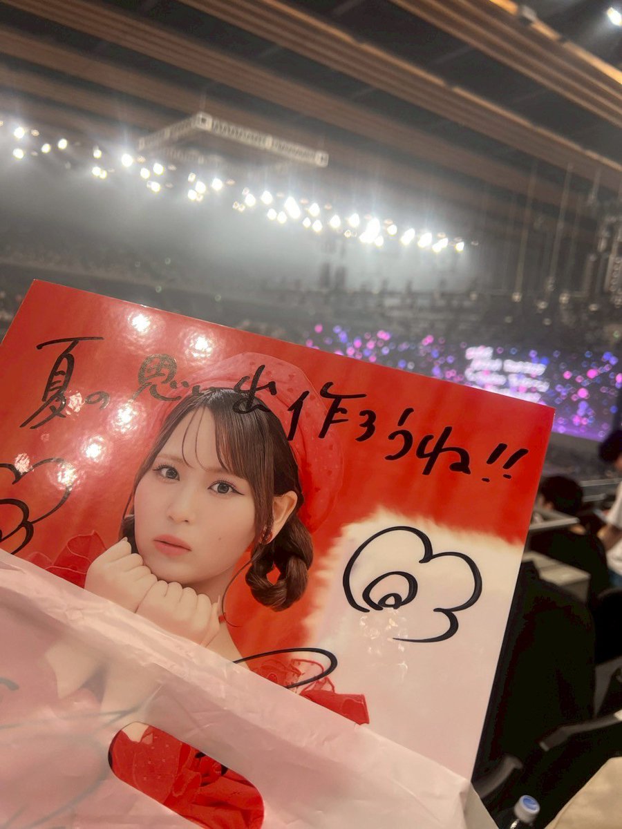 ryuiso_suanko's tweet photo. 花菜ちゃんの直筆サインパネルが当たりましたので少なくとも今年分の運は使い果たしたありがとうございました https://t.co/j09D1oMoN9