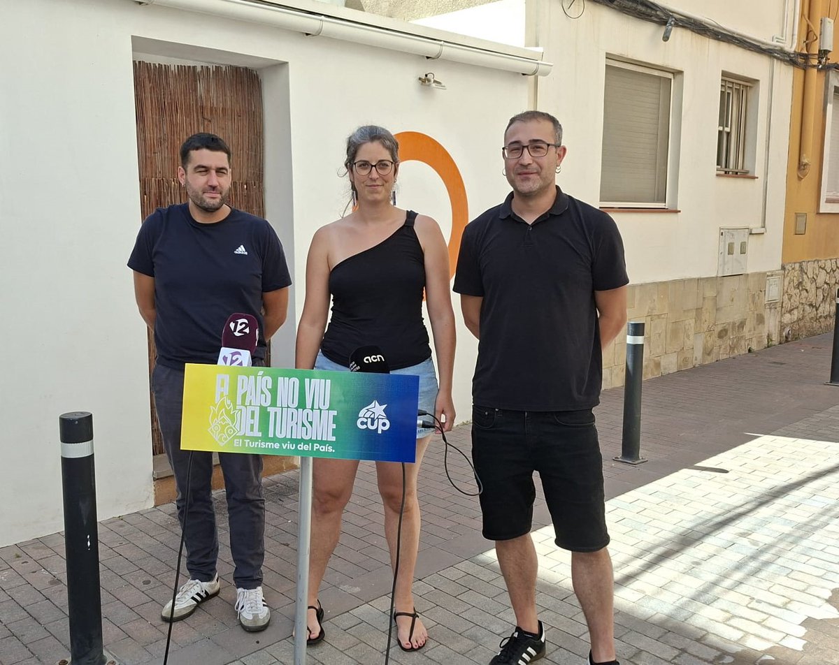 Ona la Torre 107.0FM (@onalatorre) on Twitter photo 🟡La <a href="/CUPTorre/">CUP Torredembarra #GentQueLluiti</a> denuncia la saturació de pisos turístics a #torredembarra
📝N'hi ha més de 1.200 de registrats i el partit demana que es persegueixin els il·legals
➡️ona-latorre.cat/news/la-cup-de… 🟡La <a href="/CUPTorre/">CUP Torredembarra #GentQueLluiti</a> denuncia la saturació de pisos turístics a #torredembarra
📝N'hi ha més de 1.200 de registrats i el partit demana que es persegueixin els il·legals
➡️ona-latorre.cat/news/la-cup-de…
