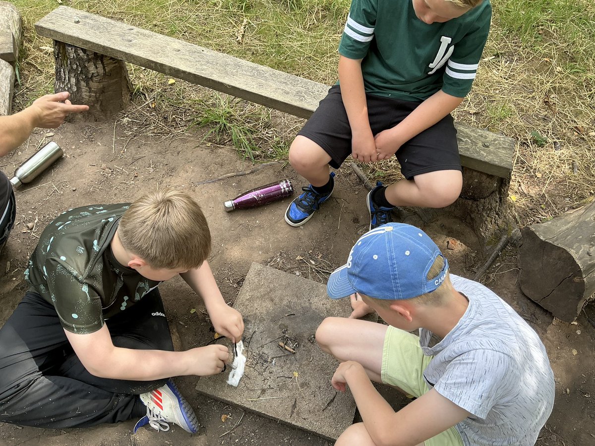 fairwayGLP's tweet image. Day 1 of the Year 6 Residential…bushcraft 🔥 🌳 🍃💚 
#Fairway #GLP #Year6