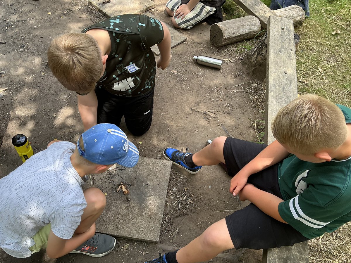 fairwayGLP's tweet image. Day 1 of the Year 6 Residential…bushcraft 🔥 🌳 🍃💚 
#Fairway #GLP #Year6