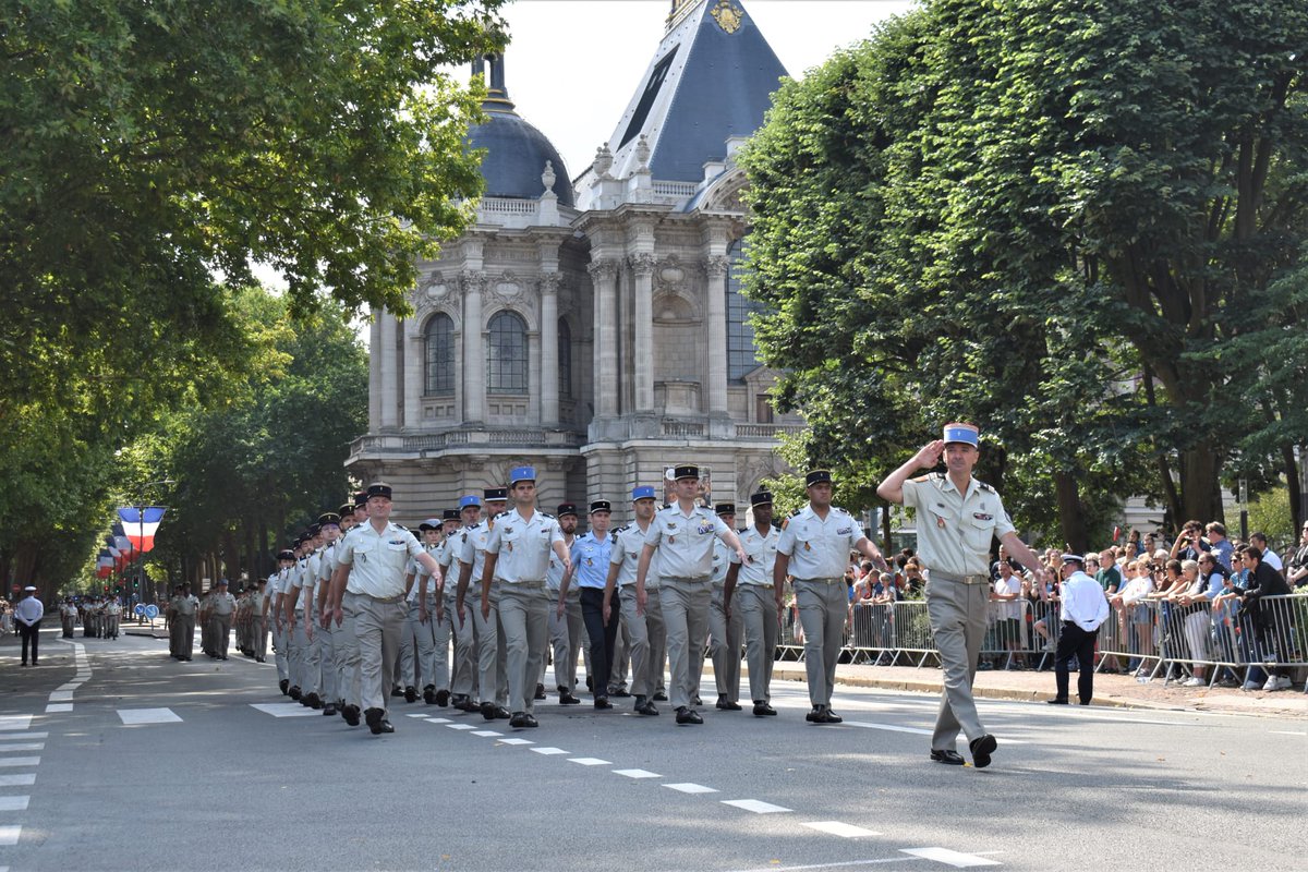CommandementFOT's tweet image. 🇫🇷 Une délégation du CFOT a eu l’honneur de participer au #14juillet à Lille.
Fierté, engagement et cohésion au service de la Nation. #SoldatsDeFrance 🫡
@armeedeterre @armeeszne @lillefrance
📸 : bureau communication du Gouverneur militaire de #lille