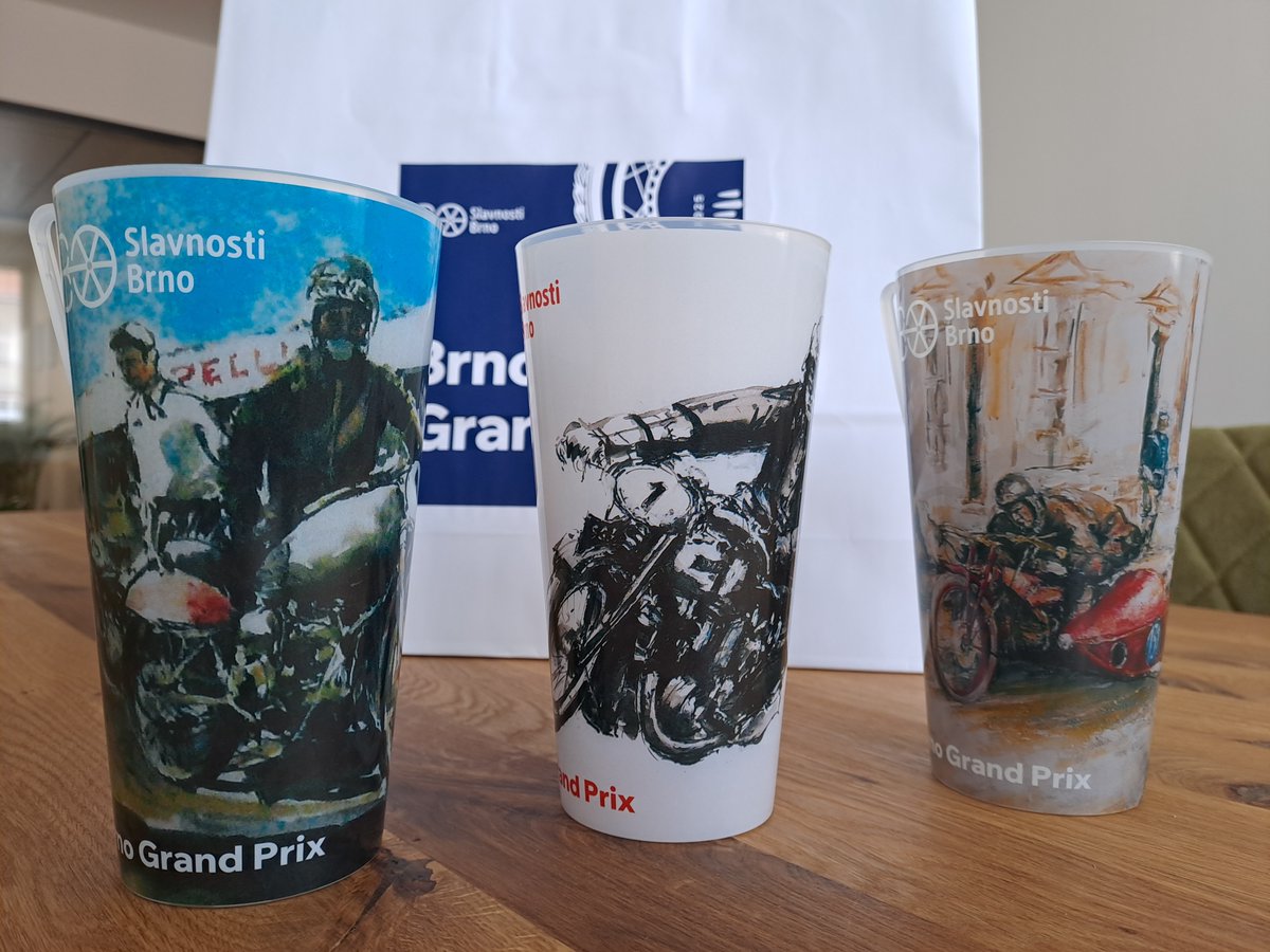 michalhrabal88's tweet photo. Nejenom na Masarykově okruhu @amdbrno. Motocyklová Velká cena České republiky zavítá i na náměstí Svobody v @brnostred. Program tam bude od středy do neděle. Koncerty, přenos závodů. Přijedou i závodníci @MotoGP.  #brno #motogp #motocycles #namestisvobody https://t.co/o4ysYv4c0L