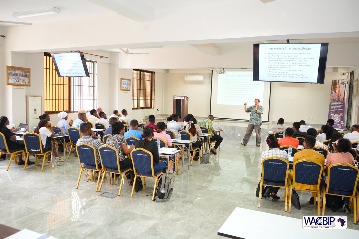 WACCBIP_UG's tweet image. Prof. Kirk Deitsch takes over at the One Health Research workshop with a session on crafting strong research proposals.
Using NIH grants as a guide, he’s breaking down the key components of effective proposals—skills that apply not just to grants, but also to thesis writing and…
