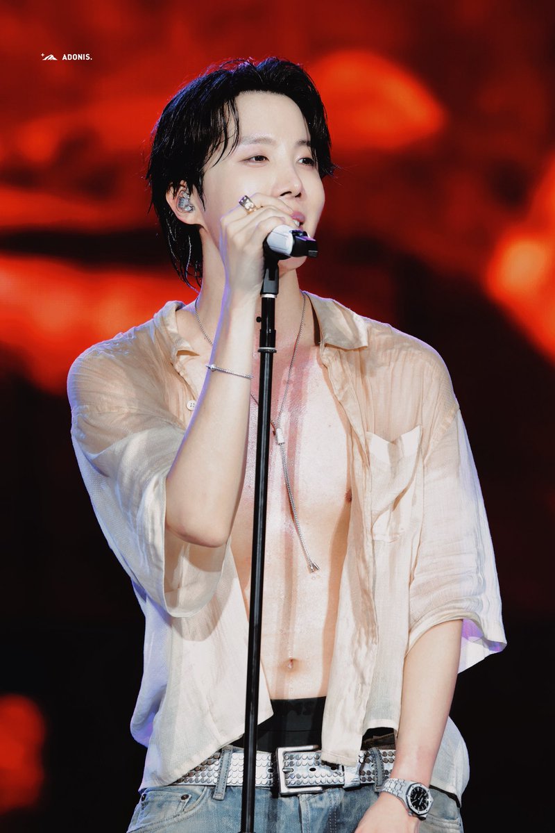 Adonis_Hoseok's tweet image. 250713 Lollapalooza Berlin
#제이홉 #정호석
#JHOPE #ジェイホープ
#HOBIPALOOZA2025
#jhopeAtLollapaloozaBerlin
@BTS_twt
