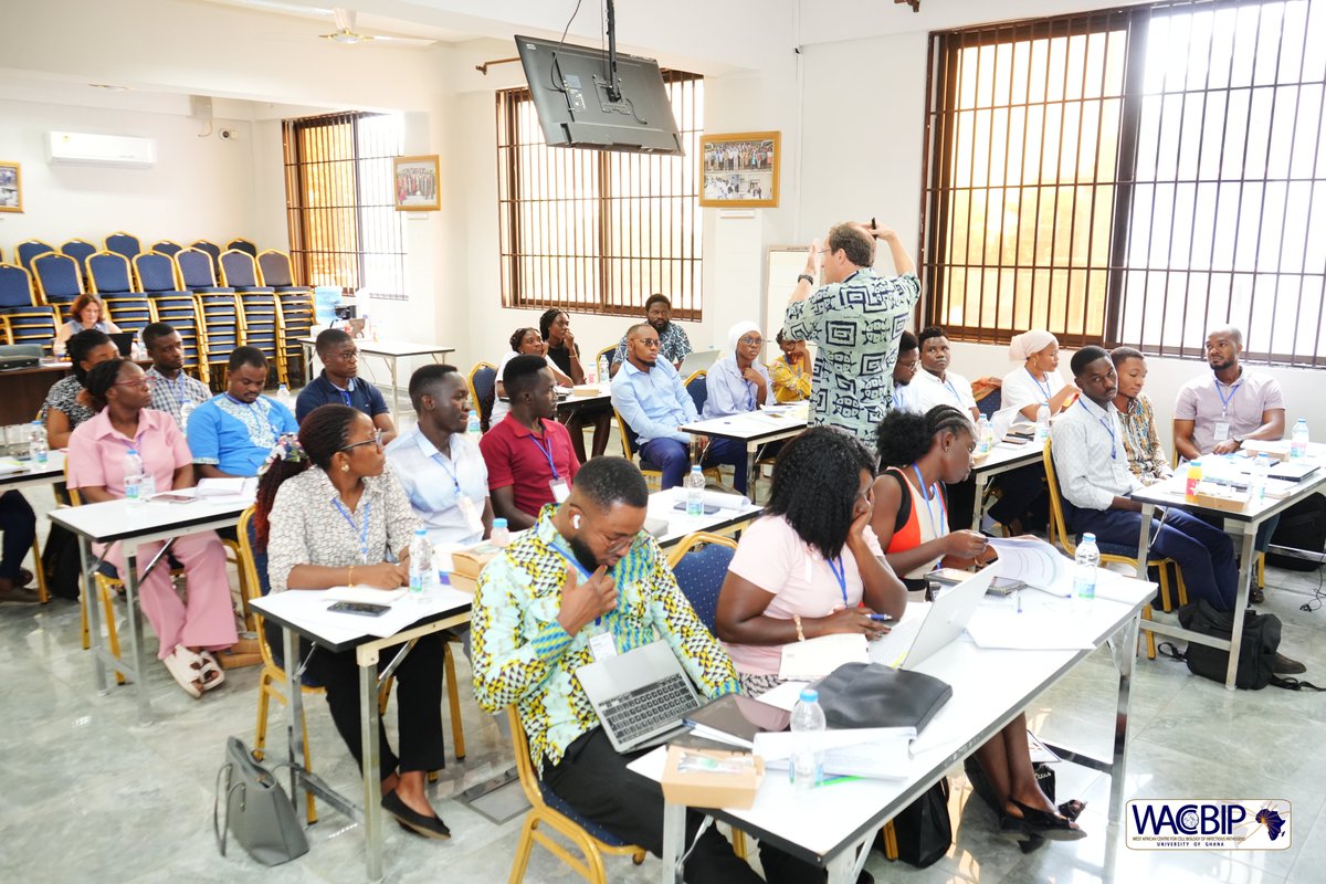 WACCBIP_UG's tweet image. Prof. Kirk Deitsch takes over at the One Health Research workshop with a session on crafting strong research proposals.
Using NIH grants as a guide, he’s breaking down the key components of effective proposals—skills that apply not just to grants, but also to thesis writing and…