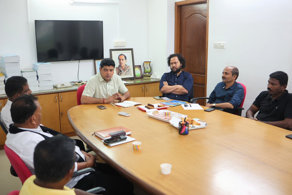 amitspatkar's tweet image. Today, convened a @INCGoa State-Level Adivasi Congress Meeting in presence of Chairman @RamkrishnaJalm &amp;amp; others to discuss the roadmap for strengthening the Congress Party at the grassroots level.

Our focus remains on empowering the tribal communities, protecting their rights,…