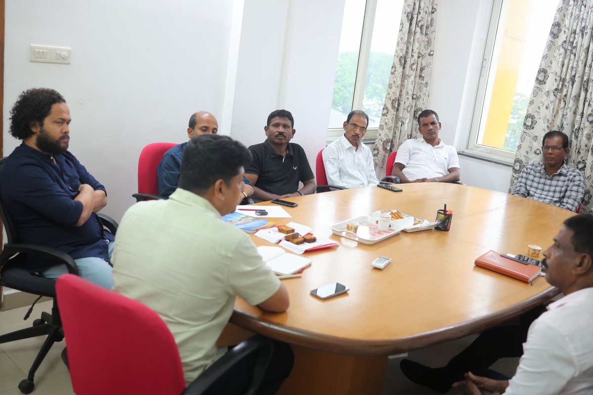 amitspatkar's tweet image. Today, convened a @INCGoa State-Level Adivasi Congress Meeting in presence of Chairman @RamkrishnaJalm &amp;amp; others to discuss the roadmap for strengthening the Congress Party at the grassroots level.

Our focus remains on empowering the tribal communities, protecting their rights,…