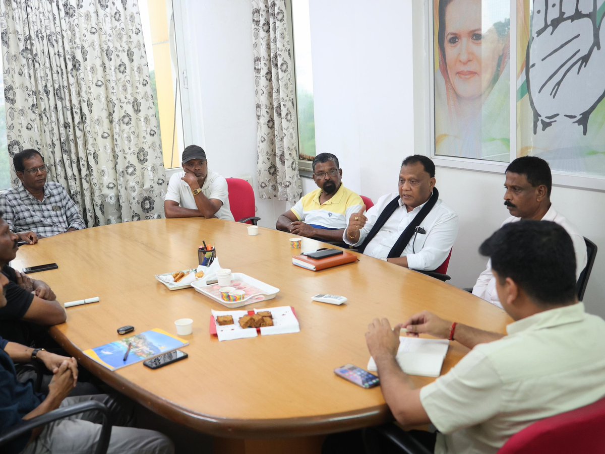 amitspatkar's tweet image. Today, convened a @INCGoa State-Level Adivasi Congress Meeting in presence of Chairman @RamkrishnaJalm &amp;amp; others to discuss the roadmap for strengthening the Congress Party at the grassroots level.

Our focus remains on empowering the tribal communities, protecting their rights,…