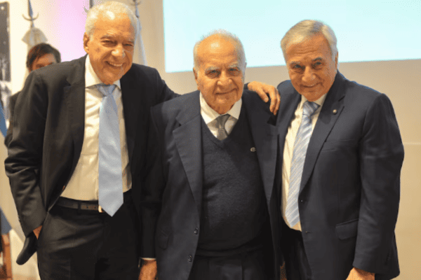 En una noche emotiva y cargada de simbolismo, la ciencia argentina fue protagonista en la entrega de los Premios César Milstein 2025
drcormillot.com.ar/premios-cesar-…
