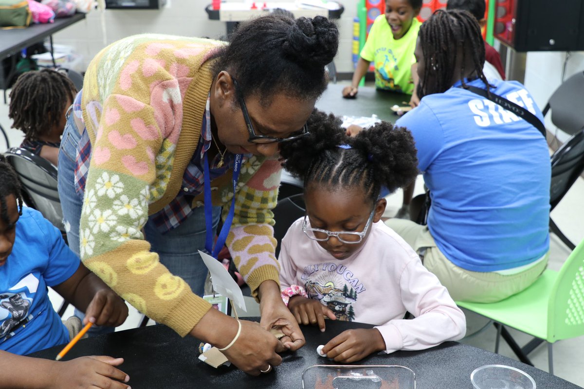 orlandoFPR's tweet image. No summer learning loss here! 😎📚

It’s #NationalSummerLearningWeek and our certified teachers at Callahan, Engelwood, Rock Lake, &amp;amp; Smith are keeping young minds active and inspired.

Our 21st Century programs combine creativity and academics to make every day meaningful &amp;amp; fun!