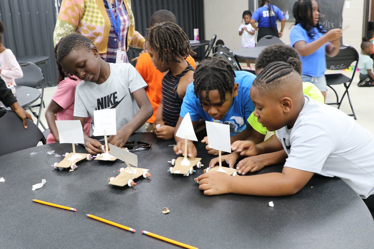 orlandoFPR's tweet image. No summer learning loss here! 😎📚

It’s #NationalSummerLearningWeek and our certified teachers at Callahan, Engelwood, Rock Lake, &amp;amp; Smith are keeping young minds active and inspired.

Our 21st Century programs combine creativity and academics to make every day meaningful &amp;amp; fun!