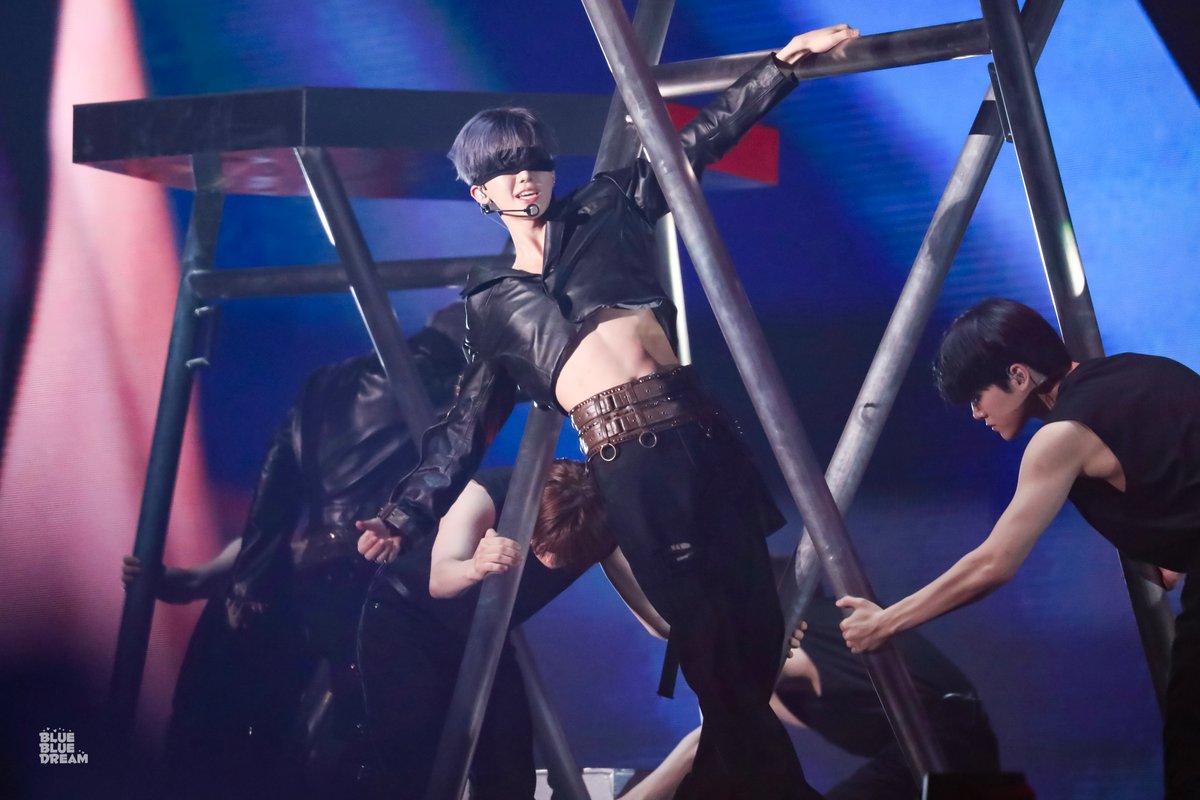 𝐁𝐋𝐔𝐄 tweet media