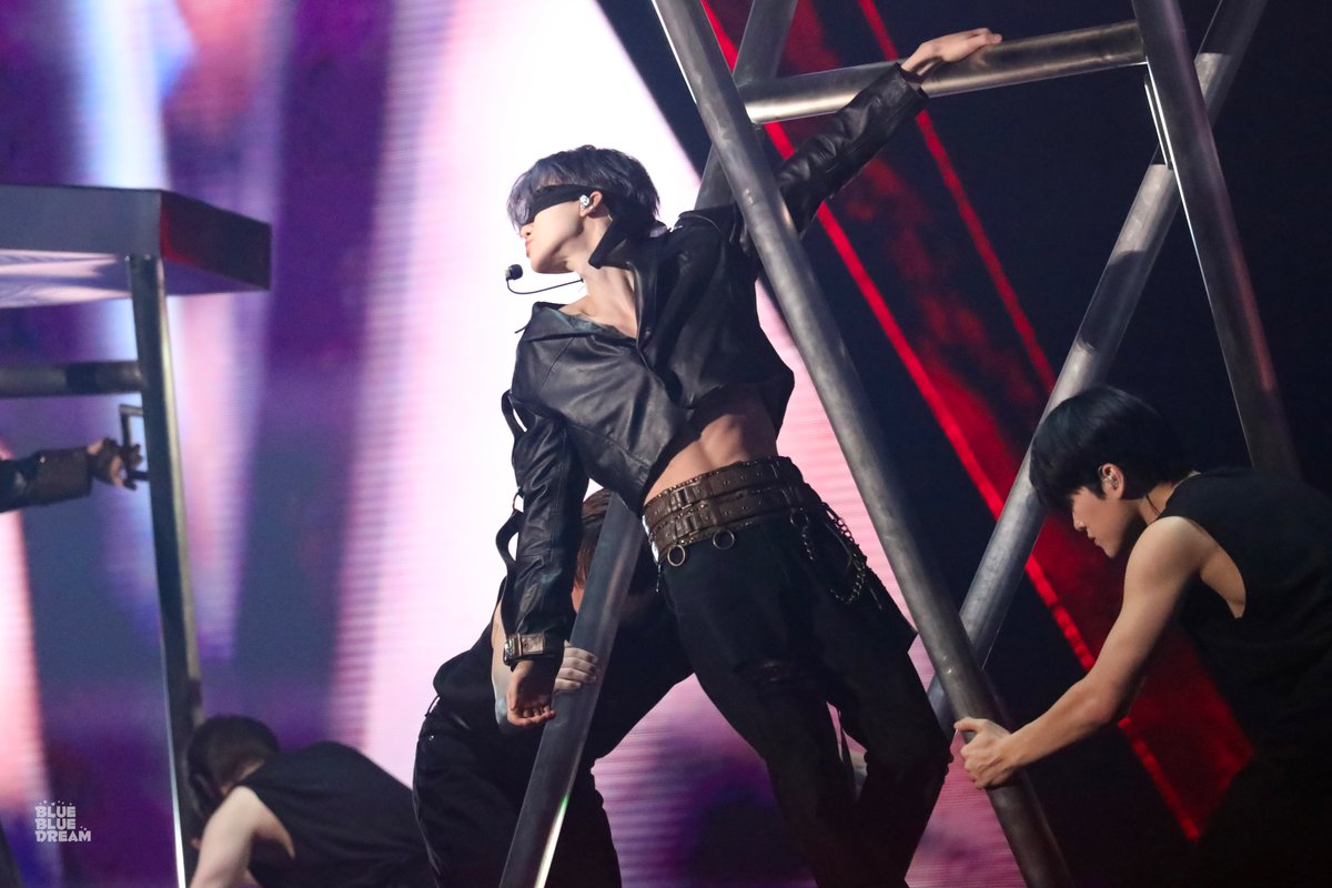 𝐁𝐋𝐔𝐄 tweet media