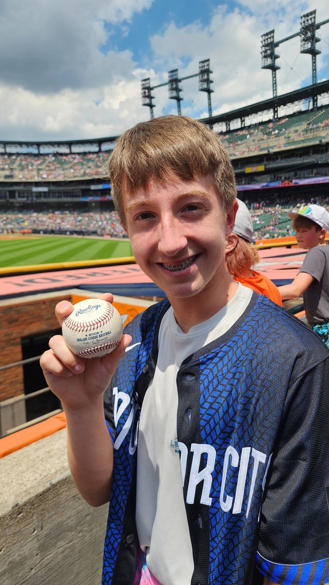 ChrisPalombi's tweet image. Amazing day at Comerica Park with my son yesterday, catching the Tigers vs. Mariners game!
Big thanks to @RandyArozarena for tossing us a ball after crushing a home run. Class act and a heck of a player!
