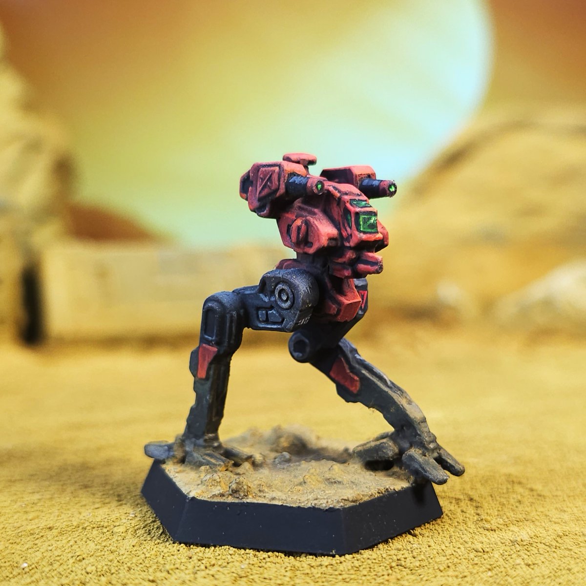 Kamykus1's tweet image. Flea in Kell Hound colours. No AI here - a desert planet diorama with a matching backdrop 🌕Want your minis to look bad@ss? Deploy us. Pro-painted. Worldwide delivery. ->DM ✨#mechwarrior #battletech #battletechminiatures