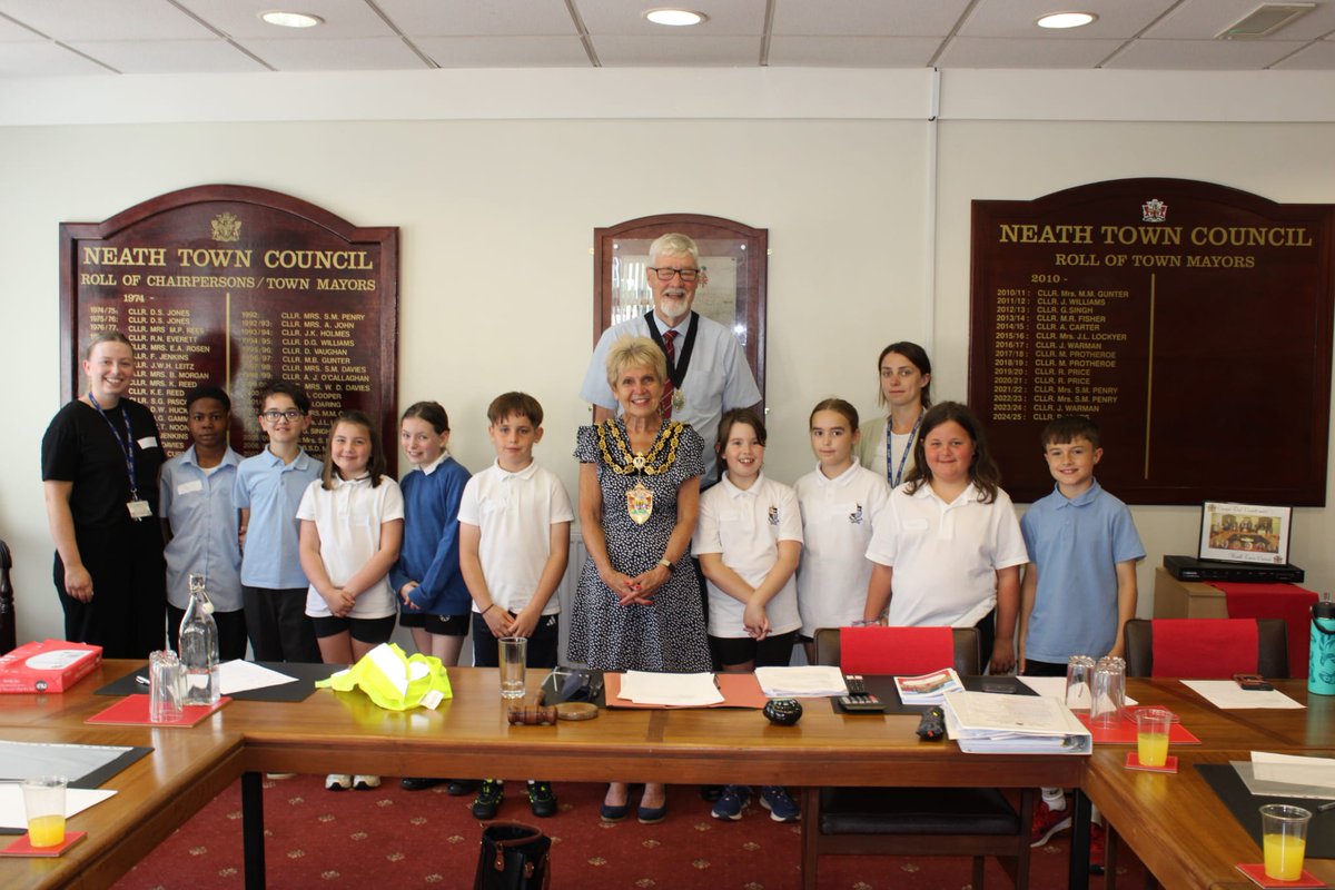 Today we welcomed pupils from St Joseph’s Primary School to the Council Chamber.
Neath Town Mayor gave them a special tour and the students then held a spirited debate on Neath Castle.
Thank you to St Joseph’s for your enthusiasm and excellent debating skills!