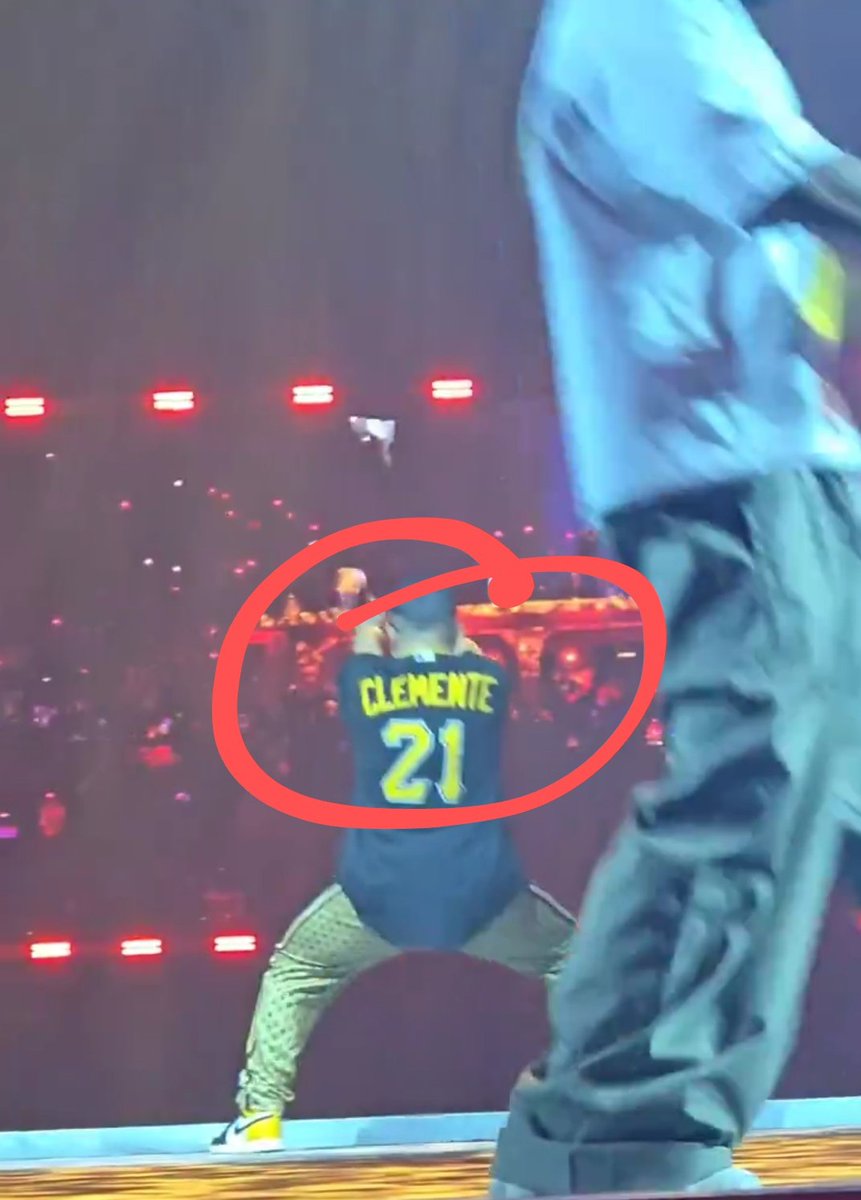 Esto es respeto! Gracias por siempre llevar la memoria del ídolo mas grande del béisbol Boricua.. Roberto Clemente.