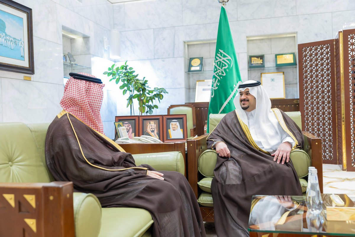 استقبل سمو نائب أمير منطقة #الرياض
الأمير محمد بن عبدالرحمن بن عبدالعزيز
في مكتبه بقصر الحكم اليوم
سمو نائب أمير مطنقة #جازان 
الأمير ناصر بن محمد بن جلوي وهنأ سموه
الأمير ناصر بن محمد بن جلوي بمناسبة الثقة
 الملكية بتعيينه نائبًا لأمير منطقة جازان
متمنيًا له التوفيق فيما كلّف به