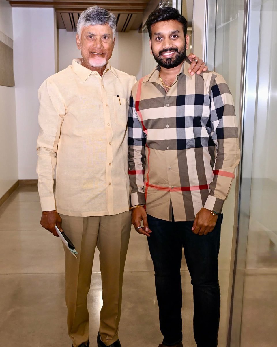 MY BOSS - LIVING LEGEND..!!! 

మా బాబుగారికోసం ఎంత దూరమైన వెళ్తాం, ఏది ఐన చేస్తాం..!! 

#cbn #ncbn #tdp #andhrapradesh #telugu #yash