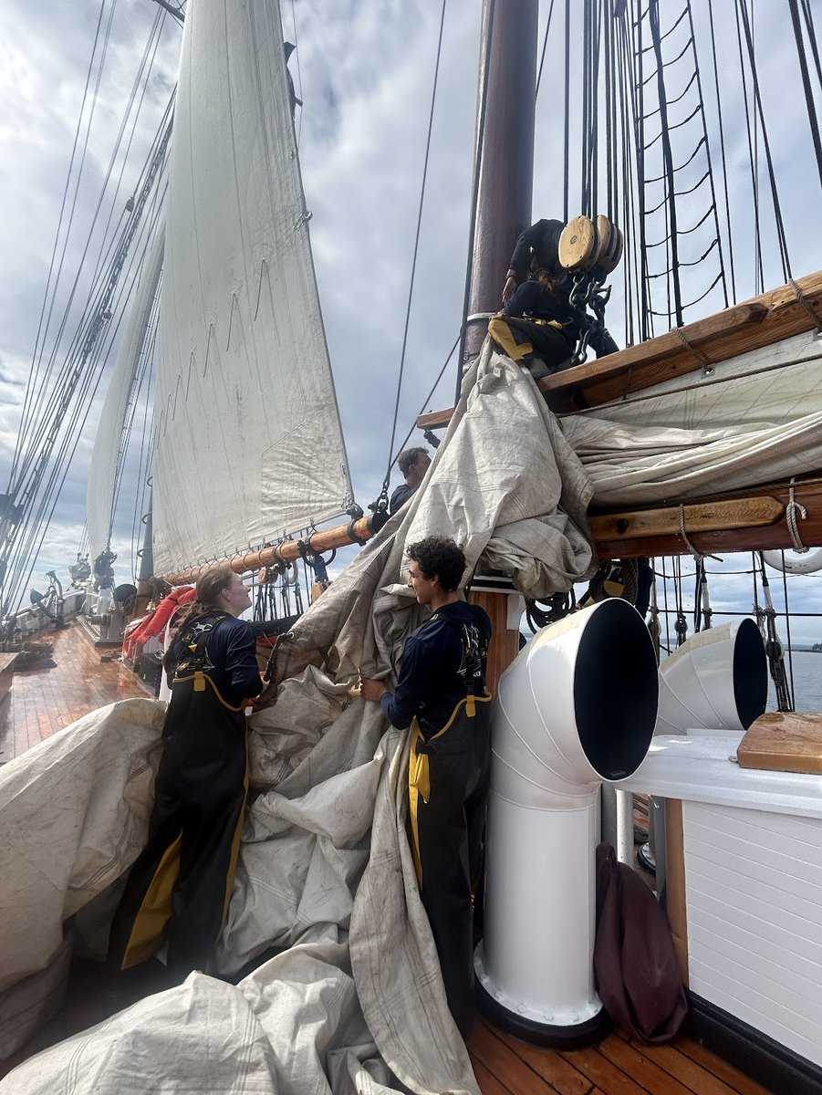 SailBluenoseII's tweet image. Every transit between ports is special. But our last transit was something else!
Losing sight of land, experiencing sunsets and sunrises at sea, and feeling the motion of the open ocean are memories that will stay with the crew for years to come.