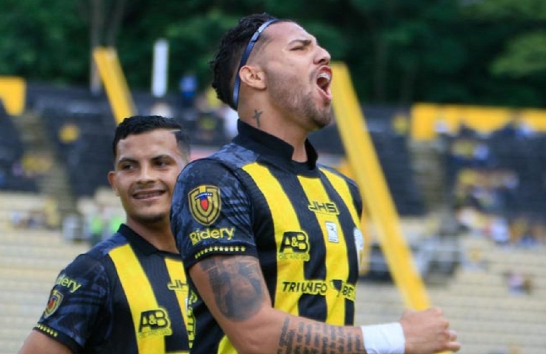 ElDatoDReinaldo's tweet image. Bryan Castillo ha anotado 17 goles desde que llegó a Deportivo Táchira en 2023.
11 de esos 17 goles los ha marcado en lo que va de 2025. Es el goleador del equipo.