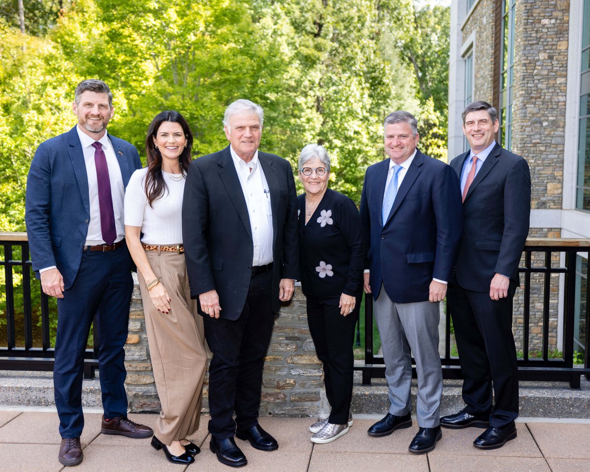 WillGraham_4's tweet image. Happy birthday to my dad, @Franklin_Graham! I am thankful for you and the ways you are a blessing to our family. Have a great day!