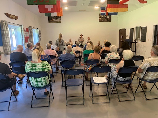 SamanthaDixonMP's tweet image. On Saturday, I hosted a surgery alongside @MayorChester Cllr Akhtar for residents of the Upton Dene estate, who raised a variety of common concerns.
I regularly host surgeries across the constituency, so please do get in touch to arrange an appointment if you need assistance.
